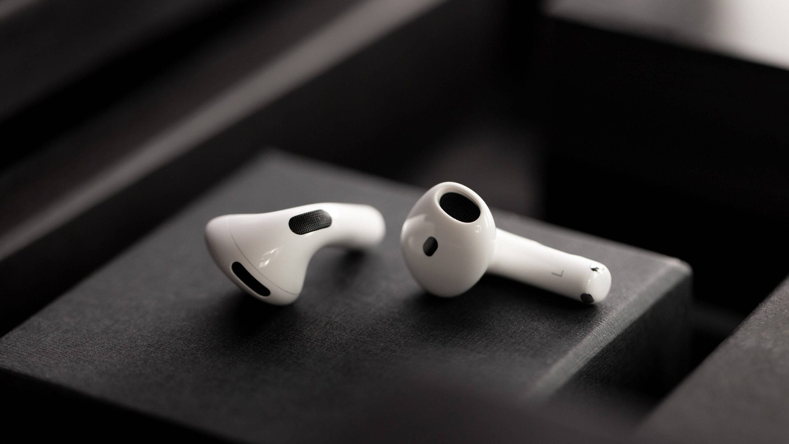 nextpit Apple AirPods 4 Side 1 scaled